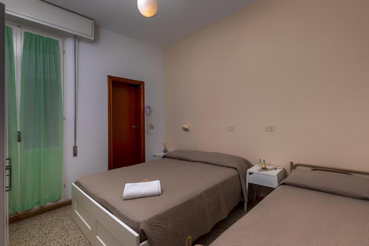 Albergo Gloria Bellaria-Igea Marina Bagian luar foto